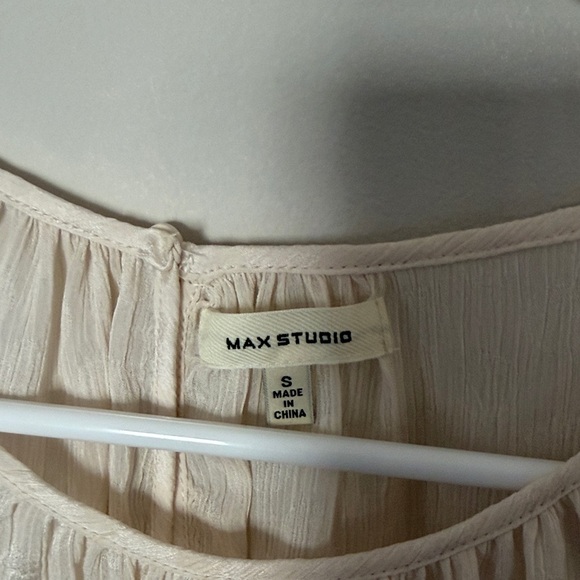 Max Studio Cream Textured Ruffle-Sleeve Blouse - Picture 2 of 4